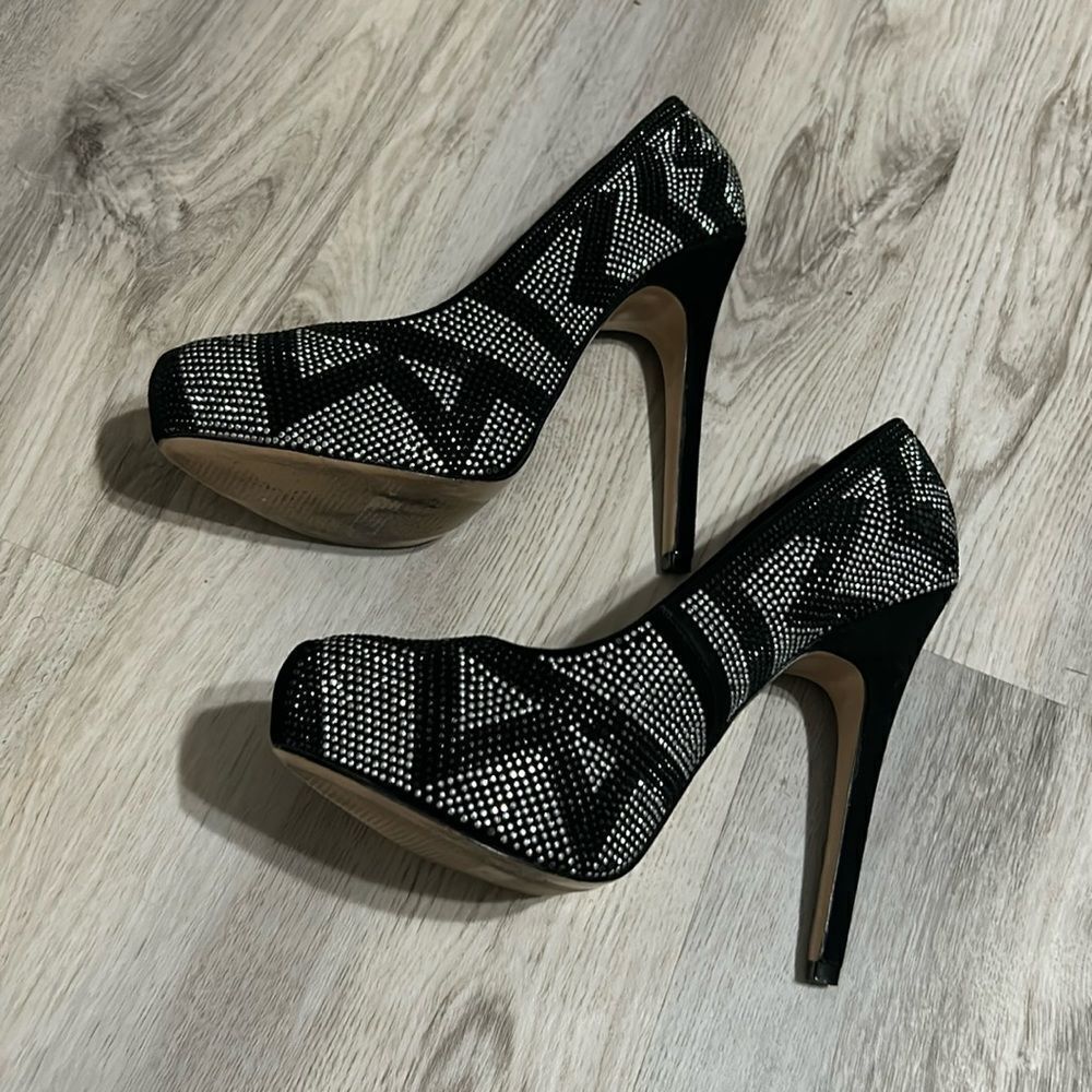 Aldo heel size 7 EUC silver and black EUC ❤️